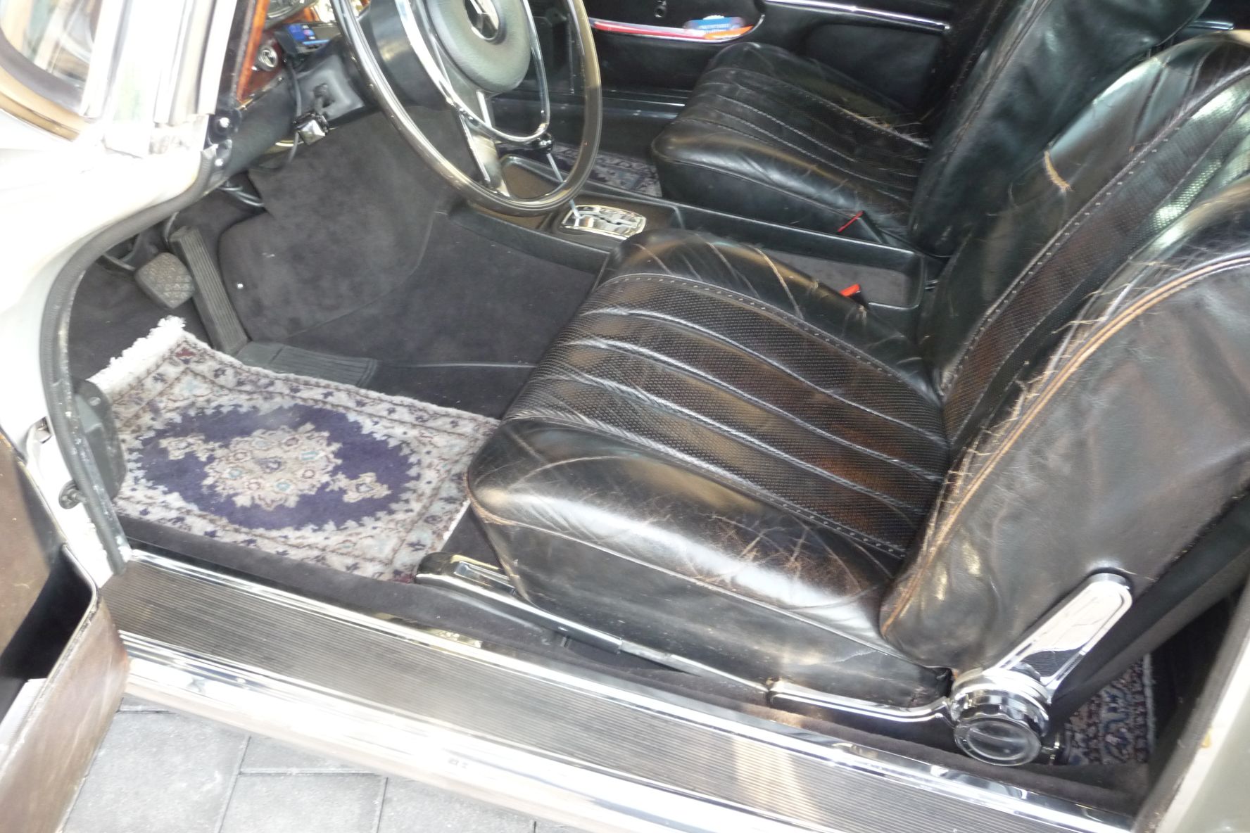 Restoration Interior Mercedes Benz W111 - finest care